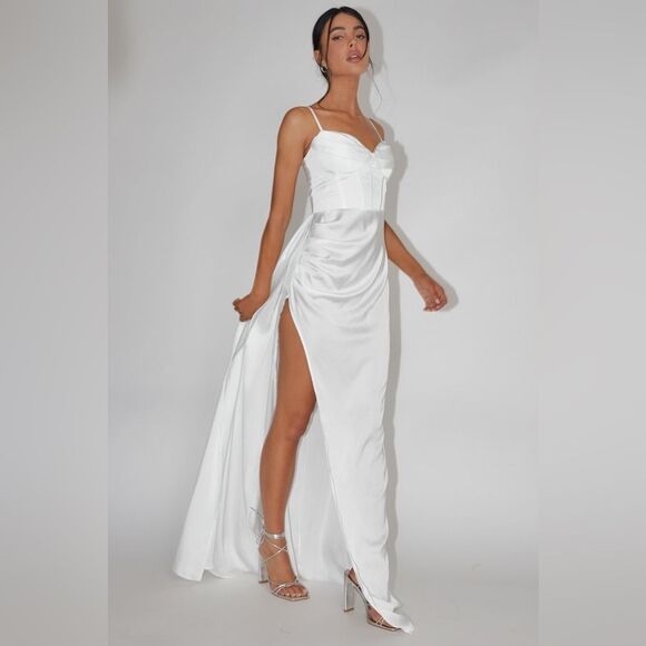 Selfie Leslie Secret Sweetheart Neckline Split Maxi Dress in White Size Large - Picture 12 of 12